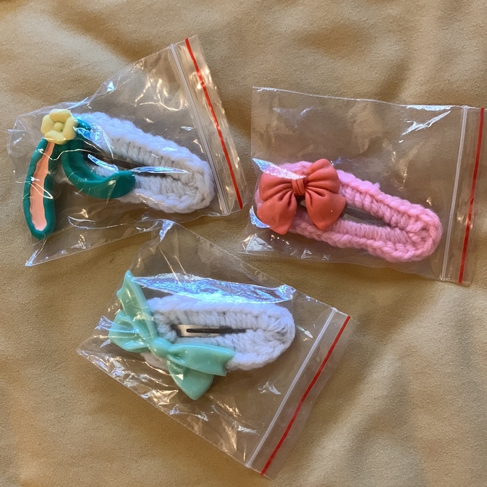 Hair clips handmade 20$for 3